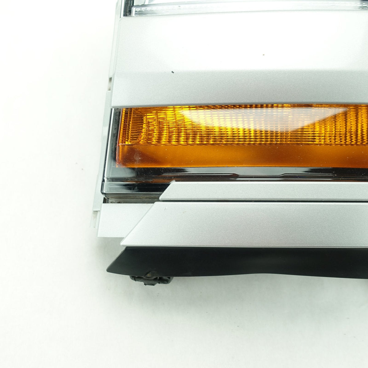 GM 2018 2019 Chevy Silverado 1500 Headlight HID Left Driver Side Silver Bezel LED