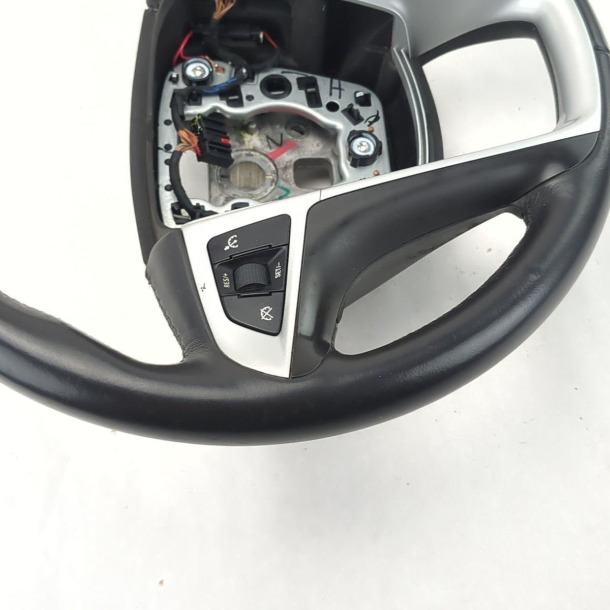 2010 2011 Chevrolet Equinox Steering Wheel Black Leather Multi Function Controls