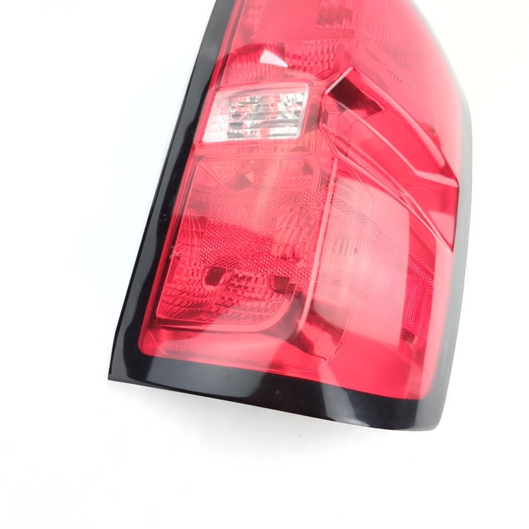 GM Damage 2014 2015 Silverado 1500 Taillight Tail Light Lamp Right RH Passenger
