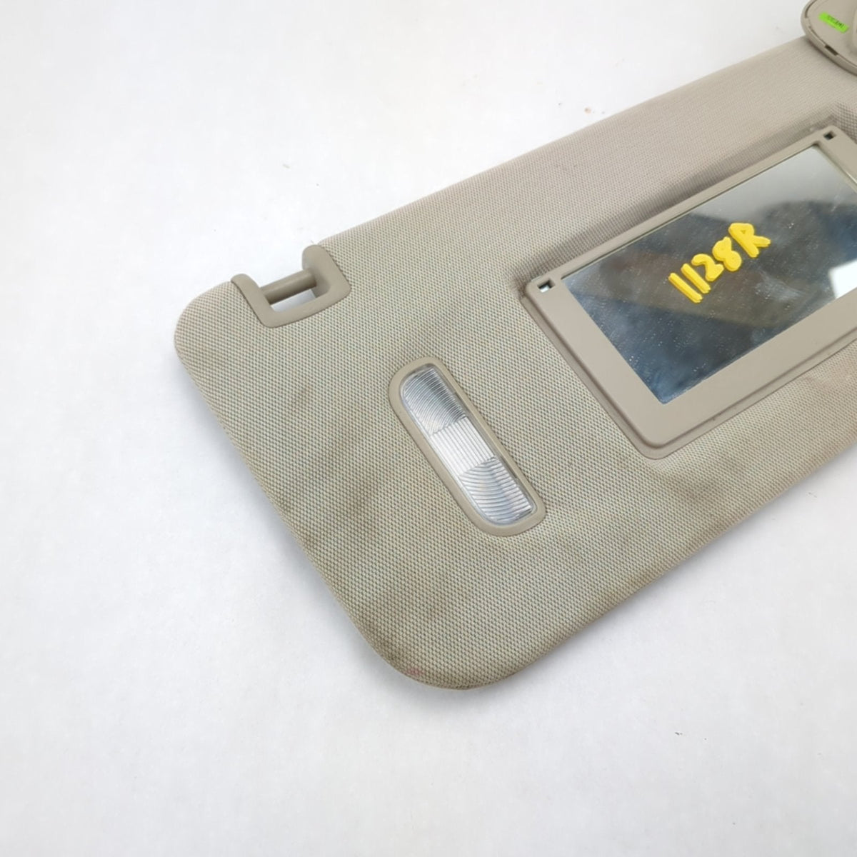 GM Damage 2014 2015 Silverado Sierra Right Passenger Sun Visor Sunvisor Illuminated