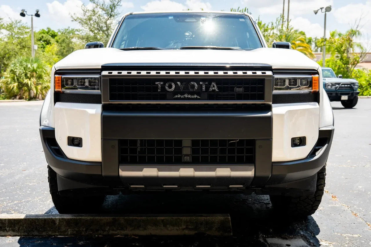 "TOYOTA" Topo Front Grille Emblem Kit - 2024+ Land Cruiser / 07-14 FJ Cruiser