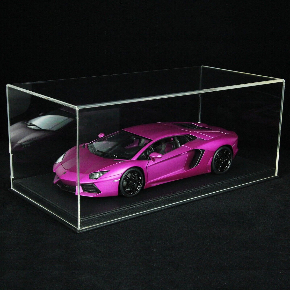 Luxbox Display Case with Black Leather (synthetic) Base 1:18 - image 4